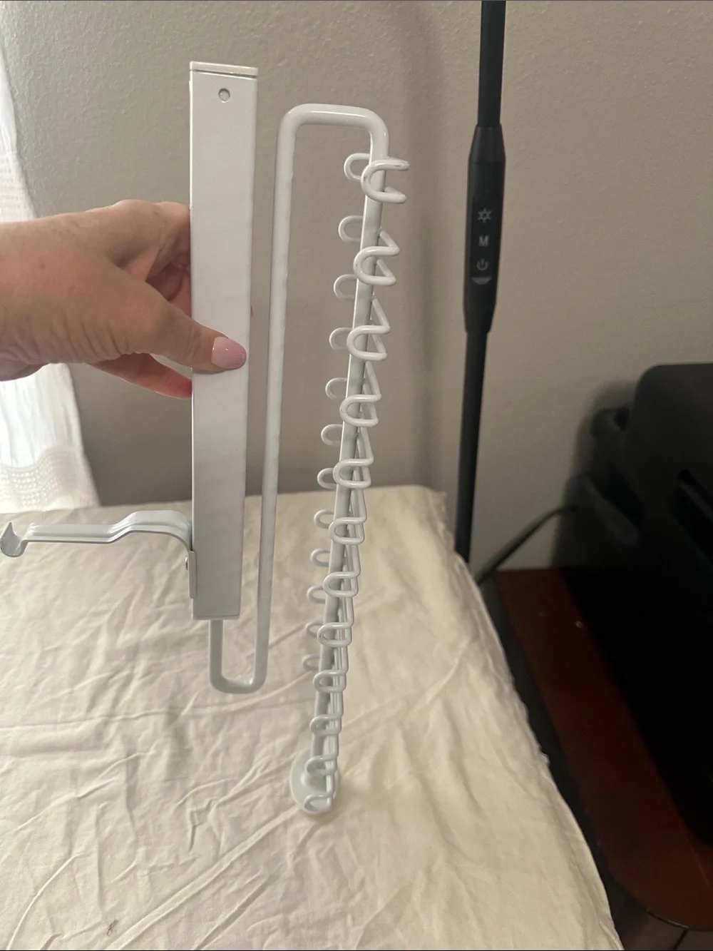 White Multi-Hook Tie/Belt Organizer Rack for closet NWT